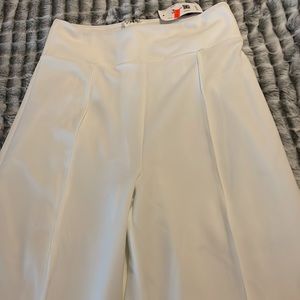 This is a dress pants, size 3x and it’s never worn!